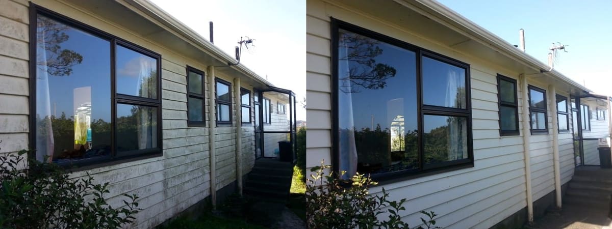 Wellington house wash before and after, cream weatherboard home with black mould and algae creeping up the lower cladding before, clean even cream weatherboard after a soft-wash with biocide chemistry